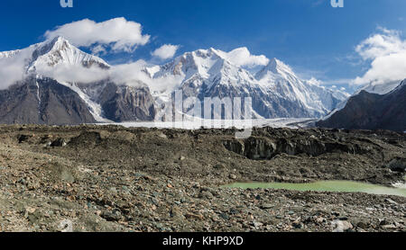 Pabeda-khan tengry massiccio del ghiacciaio, vista dal campo base, Tien Shan Centrale Mountain Range, la frontiera del Kirghizistan e Cina, Kirghizistan, asia Foto Stock