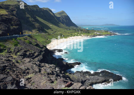 Vista della spiaggia di sabbia da Halona Blowhole - Oahu, Hawaii Foto Stock