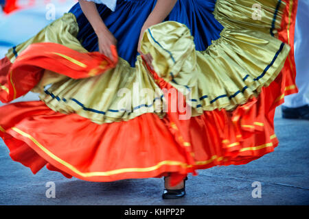 I balli locali in La Fortuna village, provincia di Alajuela, Costa Rica, America Centrale Foto Stock