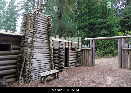 Fort clatsop interno ri-creata in corrispondenza del Lewis e Clark National Historical Park vicino a astoria, Oregon. Foto Stock