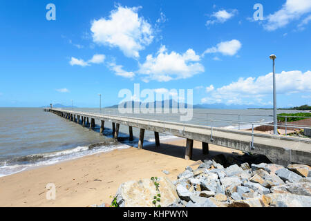 Vista di Cardwell jetty, estremo Nord Queensland, FNQ, Australia Foto Stock