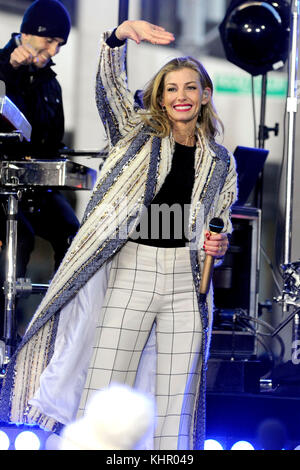 Faith Hill si esibisce il 17 novembre 2017 al Rockefeller Plaza, in occasione del "Today" Show della NBC. Foto Stock
