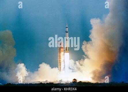 La navicella spaziale Apollo 9 Saturn V della NASA viene lanciata dal Kennedy Space Center Launch Complex 39A per una missione lunare il 3 marzo 1969 a Merritt Island, Florida. (Foto della NASA foto via Planetpix) Foto Stock