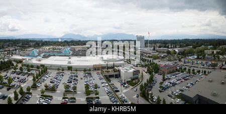 Surrey, maggiore di Vancouver, British Columbia, Canada - 11 giugno , 2017 - aerial vista panoramica di guildford shopping mall. Foto Stock