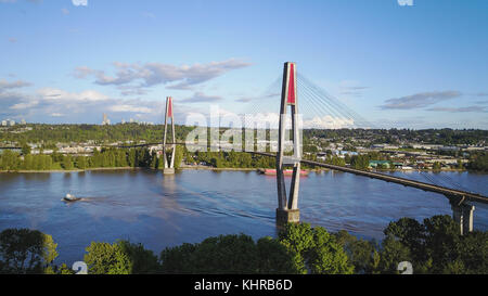 Vista aerea del ponte dello skytrain a new westminster, maggiore di Vancouver, British Columbia, Canada. Foto Stock