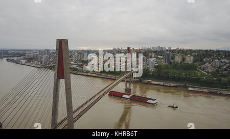 Vista aerea del ponte dello skytrain a new westminster, maggiore di Vancouver, British Columbia, Canada. Foto Stock