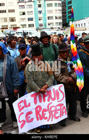 Membri della CONAMAQ highland popoli indigeni europea protesta contro i piani del governo per la costruzione di una strada attraverso la regione TIPNIS, La Paz, Bolivia Foto Stock