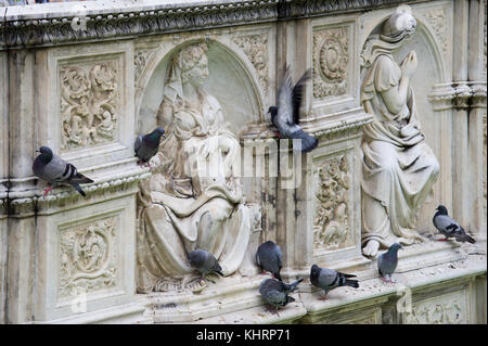 Fonte Gaia (fontana monumentale) su Piazza del Campo nel centro storico di Siena elencati di patrimonio mondiale dall UNESCO a Siena, Toscana, Italia. 28 Agosto 2 Foto Stock