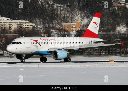 Innsbruck, Austria - 21 gennaio 2017: un aereo sulla neve dall'aeroporto di Innsbruck (INN) Foto Stock