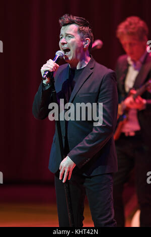 Miami, FL - 07 febbraio: Rick Astley esegue a Adrienne Arsht Center il 7 febbraio 2017 in Miami Florida persone: Rick Astley Foto Stock