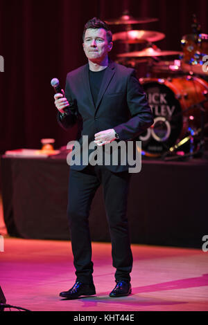 MIAMI, FL - 07 FEBBRAIO: Rick Astley si esibisce all'Adrienne Arsht Center il 7 febbraio 2017 a Miami Florida People: Rick Astley Foto Stock