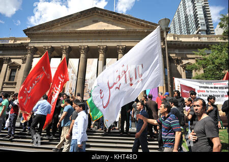 Melbourne, Australia. Xix nov, 2017. musulmani sciiti lutto partecipano in marzo durante una processione religiosa a melbourne domenica 19 novembre, 2017 chehlum (quarantesimo giorno) del martirio di imam hussain (a.s) il nipote del Profeta Mohammad a Melbourne. Credito: mirza .m. hassan/Pacific press/alamy live news Foto Stock