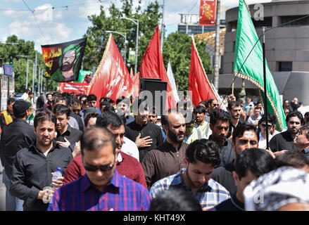 Melbourne, Australia. Xix nov, 2017. musulmani sciiti lutto partecipano in marzo durante una processione religiosa a melbourne domenica 19 novembre, 2017 chehlum (quarantesimo giorno) del martirio di imam hussain (a.s) il nipote del Profeta Mohammad a Melbourne. Credito: mirza .m. hassan/Pacific press/alamy live news Foto Stock