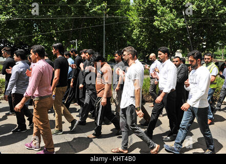 Melbourne, Australia. Xix nov, 2017. musulmani sciiti lutto partecipano in marzo durante una processione religiosa a melbourne domenica 19 novembre, 2017 chehlum (quarantesimo giorno) del martirio di imam hussain (a.s) il nipote del Profeta Mohammad a Melbourne. Credito: mirza .m. hassan/Pacific press/alamy live news Foto Stock