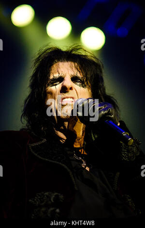 Alice Cooper suona alla SSE Arena Wembley di Londra giovedì 16 novembre 2017. Nella foto: Alice Cooper. Foto Stock