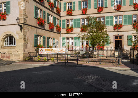 Guildhall del rinascimento nel villaggio boersch, sulla strada del vino dell'Alsazia, Francia Foto Stock