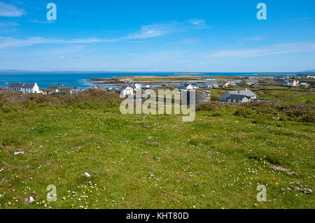 Vista della Baia di Killeany a Inishmore Island, Isole Aran, nella contea di Galway, Irlanda Foto Stock