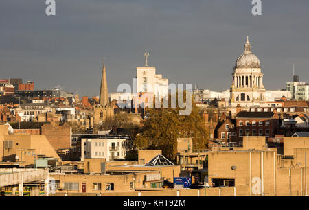 La mattina presto luce sulla città di NOTTINGHAM, NOTTINGHAMSHIRE REGNO UNITO Inghilterra Foto Stock