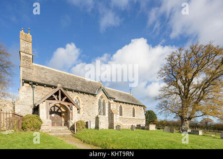 Chiesa di Santa Maria in autunno la luce, Hopton Castle, Shropshire, Inghilterra, Regno Unito Foto Stock