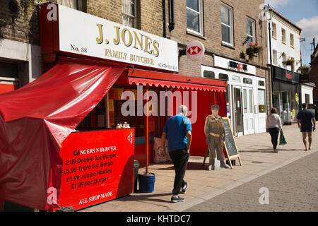 Regno Unito, Inghilterra, Norfolk, Thetford, King Street, area pedonale dello shopping, Jones' Dad l Esercito di Macellai Shop Foto Stock