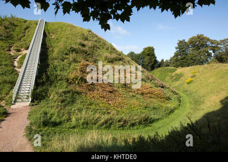 Regno Unito, Inghilterra, Norfolk, Thetford, parco del castello, passi fino a 80 piede alta vecchio Norman bailey Foto Stock