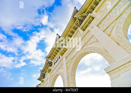 Archi presso piazza liberty in Taipei, Taiwan. Foto Stock