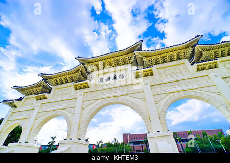 Archi presso piazza liberty in Taipei, Taiwan. Foto Stock