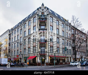 Berlin Schöneberg.ornato esterno Dell elencati di edilizia residenziale in Goltzstraße n. 32 costruito in1894/1895 da Richard Landé. Edificio di appartamenti Foto Stock