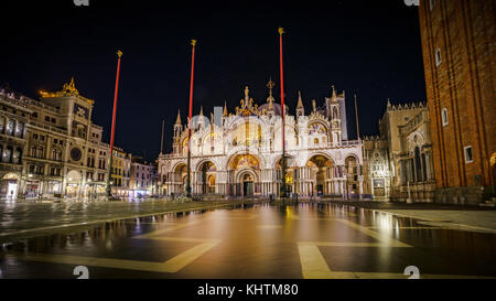 Stelle sopra la basilica di san marco di notte a Venezia, Italia Foto Stock