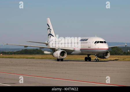 Stoccarda, Germania - estate 2017: un aereo all'aeroporto di Stoccarda Foto Stock