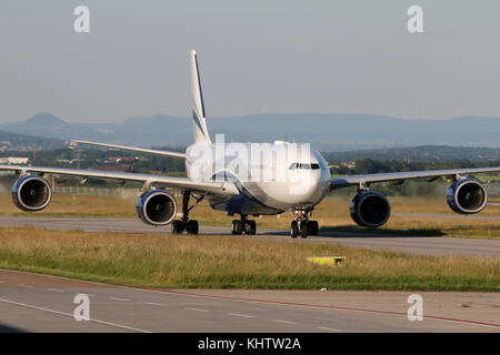 Stoccarda, Germania - estate 2017: un aereo all'aeroporto di Stoccarda Foto Stock