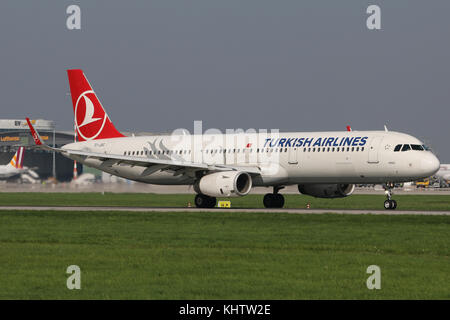 Stoccarda, Germania - estate 2017: un aereo all'aeroporto di Stoccarda Foto Stock