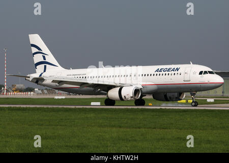 Stoccarda, Germania - estate 2017: un aereo all'aeroporto di Stoccarda Foto Stock