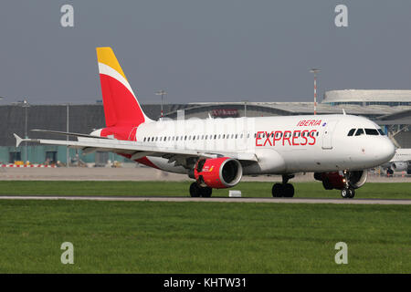 Stoccarda, Germania - estate 2017: un aereo all'aeroporto di Stoccarda Foto Stock