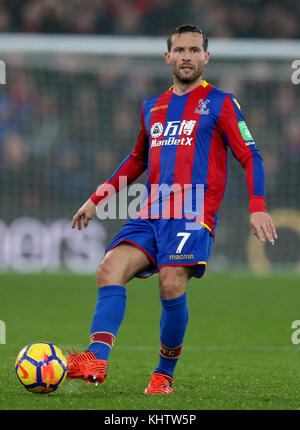 Crystal Palace's Yohan Cabaye durante la partita della Premier League a Selhurst Park, Londra. PREMERE ASSOCIAZIONE foto. Data immagine: Sabato 18 novembre 2017. Visita il palazzo DEL CALCIO della storia della Pennsylvania. Il credito fotografico dovrebbe essere: Steven Paston/PA Wire. RESTRIZIONI: SOLO USO EDITORIALE non utilizzare con audio, video, dati, elenchi di apparecchi, logo di club/campionato o servizi "live" non autorizzati. L'uso in-match online è limitato a 75 immagini, senza emulazione video. Nessun utilizzo nelle scommesse, nei giochi o nelle pubblicazioni di singoli club/campionati/giocatori. Foto Stock