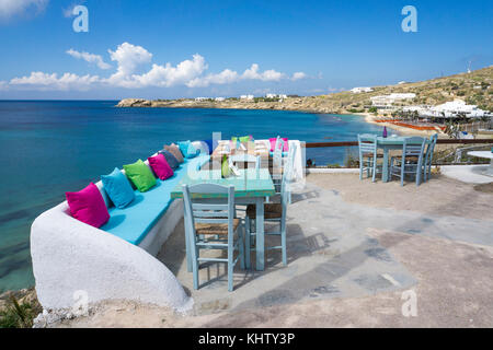 Anna's Place, annas luogo idilliaco di un elegante bar e ristorante al Paradise Beach, MYKONOS Isola, Cicladi, Egeo, Grecia Foto Stock