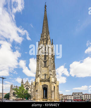 Francia, Gironde department, Bordeaux, il free standing torre campanaria della Basilica gotica di San Michele Foto Stock