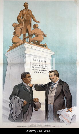 Illustrazione intitolato "Giustizia contro i pregiudizi". L'illustrazione raffigura il presidente Theodore Roosevelt Jr (1858-1919), in piedi con la mano destra sulla spalla sinistra di un uomo afro-americano, in piedi a sinistra e la sua mano sinistra su di una carta etichettato " quindicesimo emendamento"; dietro di loro è una statua etichettato " Lincoln - con cattiveria verso nessuno con la carità verso tutti" mostra Abraham Lincoln in piedi in cima con liberati americano africano di schiavi. Illustrato da Udo Keppler (1872-1956) un politico americano fumettista, publisher e dei Nativi Americani avvocato. In data xx secolo Foto Stock