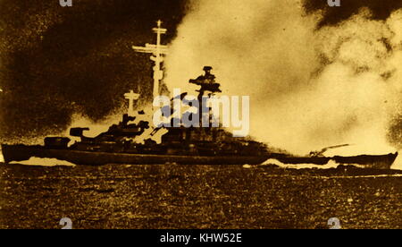 Fotografia scattata durante l'affondamento della corazzata "Bismarck', una corazzata tedesca usata durante la Seconda Guerra Mondiale. In data xx secolo Foto Stock