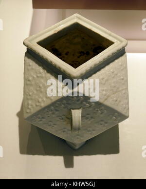 Vaso sfaccettato, realizzata con il gres porcellanato, dal periodo Joseon, Corea. Datata del XIX secolo Foto Stock