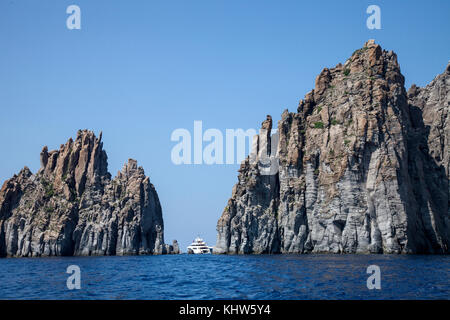 Il mare a Panarea, Messina, Italia Foto Stock