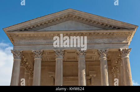 Dettaglio della maison carree facciata, Nimes, languedoc-roussillon, Francia Foto Stock