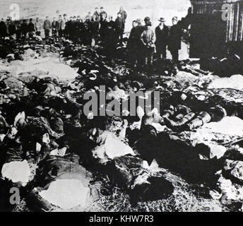 Fotografia scattata durante il Bloody Sunday. Domenica sanguinante o rosso la domenica è il nome dato agli eventi di domenica 22 gennaio 1905 a San Pietroburgo, Russia, quando manifestanti disarmati, guidati da Padre Gapon Geogry sono state bersagliate da soldati della Guardia Imperiale come hanno marciato verso il Palazzo d'inverno per presentare una petizione per lo Zar Nicola II di Russia. In data xx secolo Foto Stock