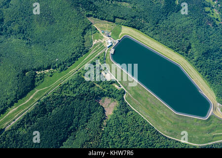 Antenna di lavabo superiore di pumper storage power station su Zar montagna, Beskidy , Slesia, Polonia Foto Stock