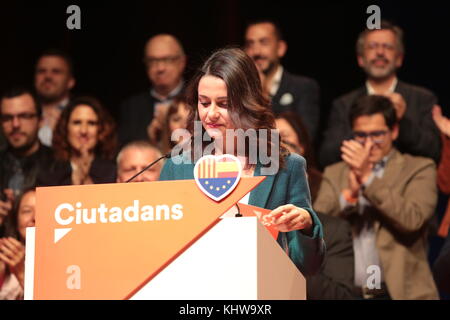 Ines Arrimadas durante l'atto di presentazione delle candidature dei cittadini per le elezioni del 21 dicembre in Catalogna a Barcellona domenica 19 novembre 2017. Crediti: Gtres Información más Comuniación on line, S.L./Alamy Live News Foto Stock