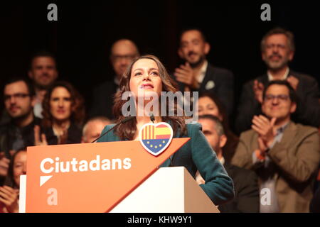 Ines Arrimadas durante l'atto di presentazione delle candidature dei cittadini per le elezioni del 21 dicembre in Catalogna a Barcellona domenica 19 novembre 2017. Crediti: Gtres Información más Comuniación on line, S.L./Alamy Live News Foto Stock