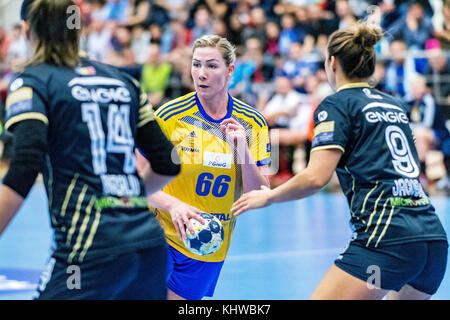 19 novembre 2017: Joanna szarawaga #66 (vistal gdyia) durante la ehf donna di champions league tra il CSM Bucarest (rou) vs vistal gdynia (pol) a dinamo sala polivalente a Bucarest in Romania rou. copyright: cronos/catalin soare Foto Stock