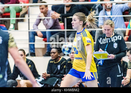 19 novembre 2017: Paulina uscinowicz #78 (vistal gdyia) durante la ehf donna di champions league tra il CSM Bucarest (rou) vs vistal gdynia (pol) a dinamo sala polivalente a Bucarest in Romania rou. copyright: cronos/catalin soare Foto Stock