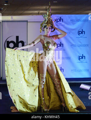 Las Vegas, Nevada, Stati Uniti. 18 novembre 2017. Miss Universe Phillipines Rachel Peters partecipa al concorso nazionale di costumi della 66a Miss Universo Competition il 18 novembre 2017 al Planet Hollywood Resort & Casino di Las Vegas, Nevada Credit: Marcel Thomas/ZUMA Wire/Alamy Live News Foto Stock