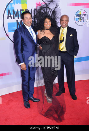 Los Angeles, Stati Uniti d'America. Xix nov, 2017. Smokey Robinson, diana ross, Berry Gordy 302 arriva al 2017 American Music Awards al teatro di Microsoft per il mese di novembre 19, 2017 a Los Angeles, california credit: tsuni/USA/alamy live news Foto Stock